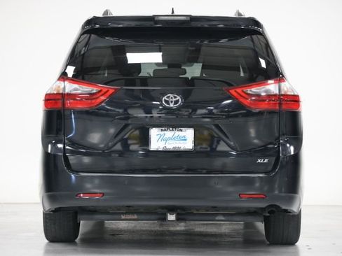 Used 2020 Toyota Sienna XLE w/ XLE Navigation Package FWD image 11