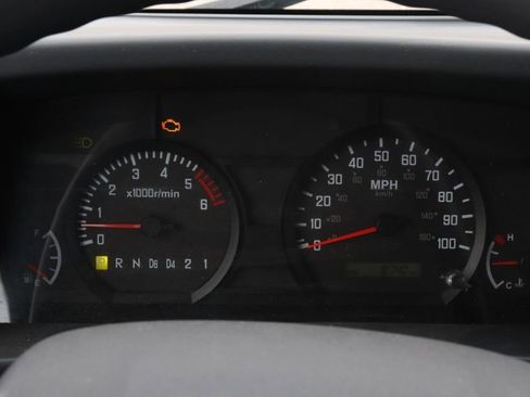 Used 2020 Isuzu NPR image 29