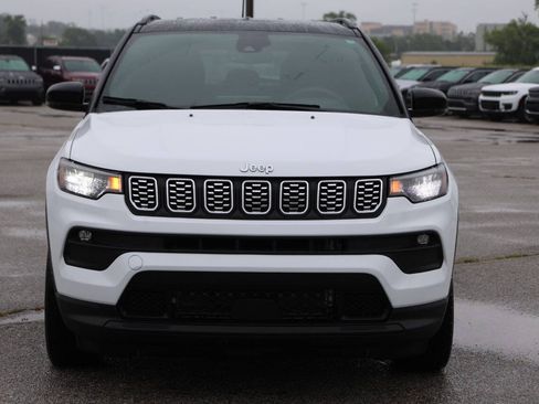 Used 2025 Jeep Compass Limited AWD/4WD image 5