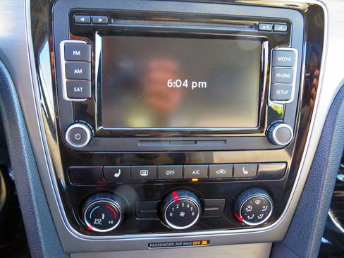 Used 2014 Volkswagen Passat 1.8T SE image 32