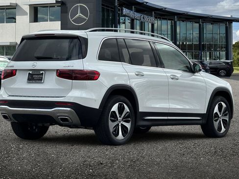 Used 2025 Mercedes-Benz GLB 250 4MATIC image 4