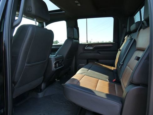 Used 2024 Chevrolet Silverado 3500 High Country w/ High Country Premium Package image 19