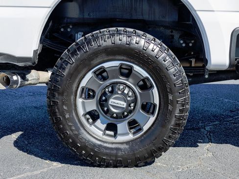 Used 2024 Ford F250 Platinum w/ Tremor Off-Road Package image 23