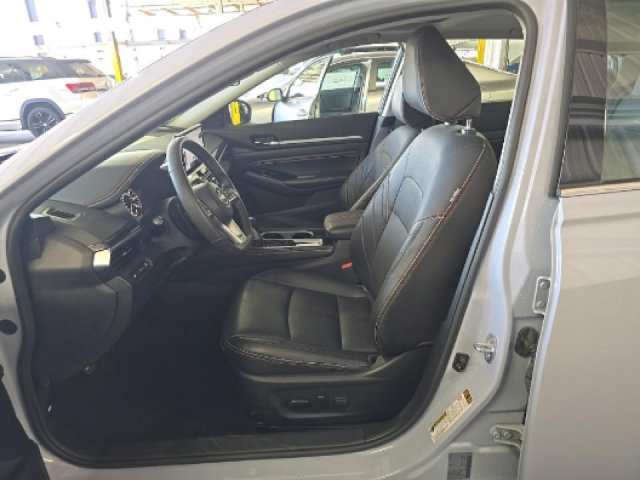 Used 2023 Nissan Altima 2.5 SR w/ SR Premium Package FWD image 7