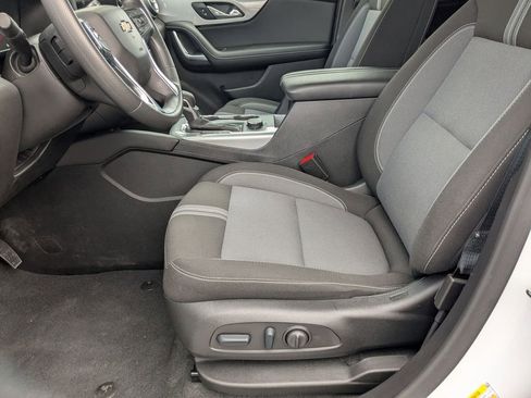 Used 2025 Chevrolet Blazer LT image 11