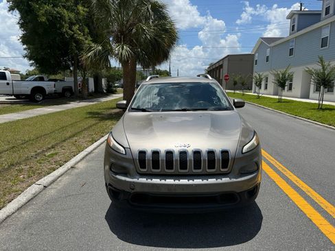 Used 2016 Jeep Cherokee Latitude FWD image 3