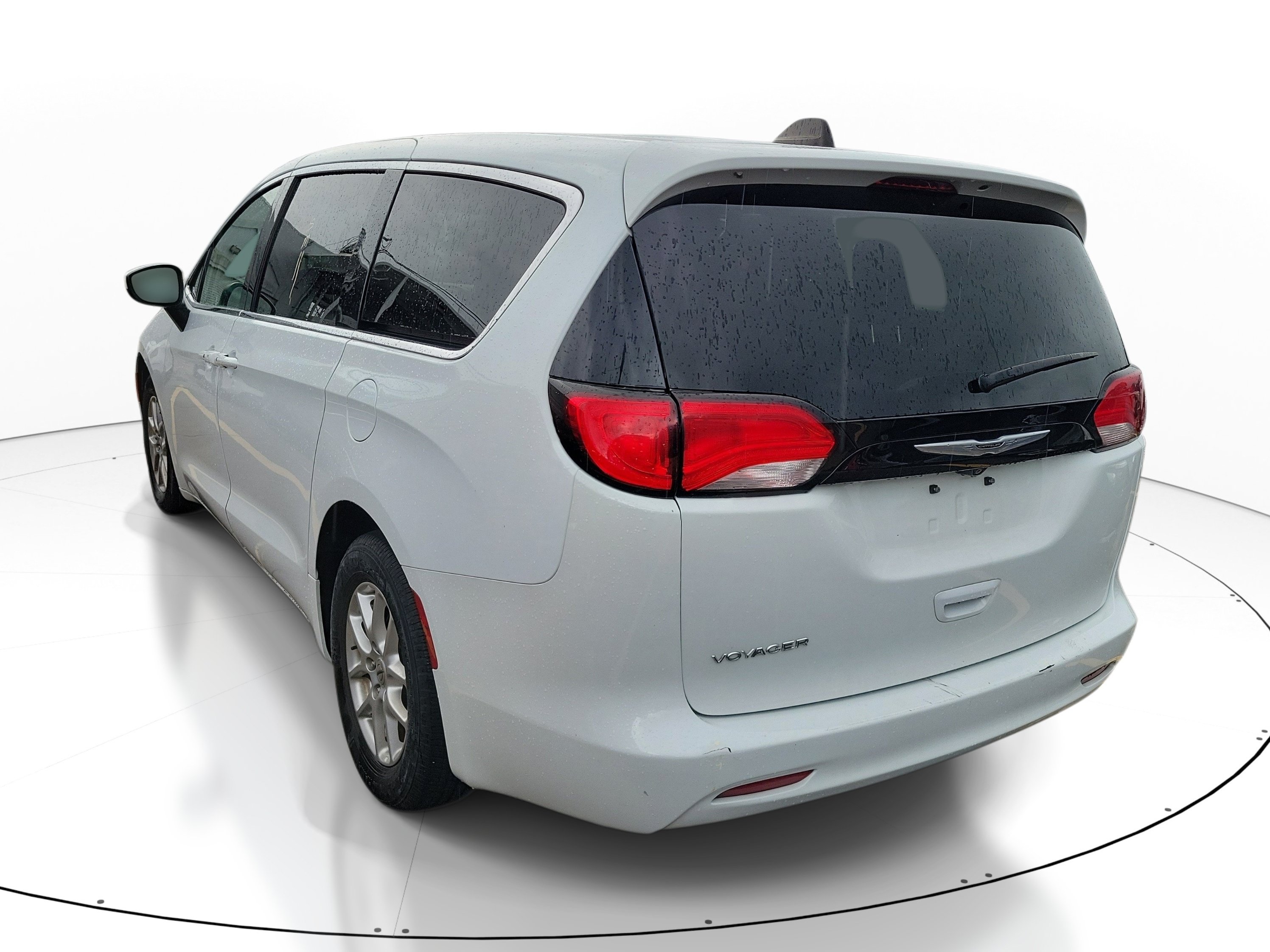 Used 2023 Chrysler Voyager LX FWD image 7