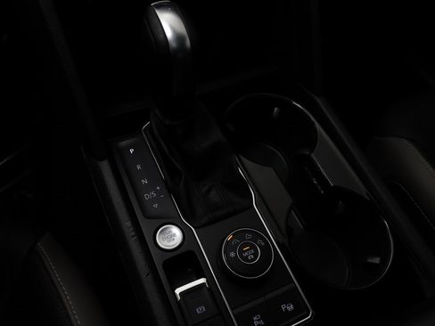 Used 2021 Volkswagen Atlas SEL Premium image 12