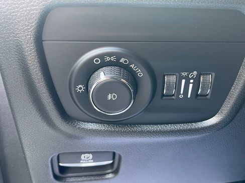 Used 2025 Jeep Grand Cherokee L Limited AWD/4WD image 31
