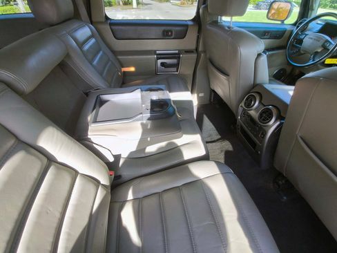 Used 2003 HUMMER H2 w/ Preferred Equipment Group AWD/4WD image 32