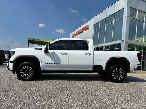 Used 2026 GMC Sierra 2500 Denali Ultimate w/ LPO, Black Badging Package image 3