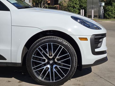 Used 2022 Porsche Macan image 11