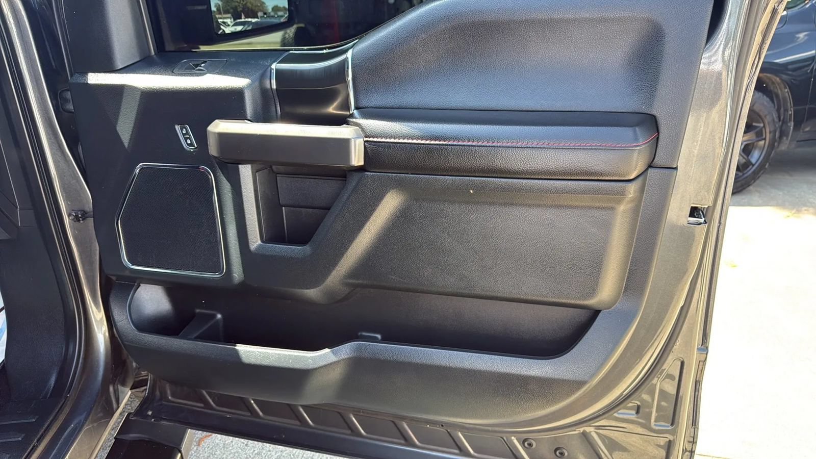 Used 2019 Ford F150 Lariat w/ Equipment Group 502A Luxury AWD/4WD image 33