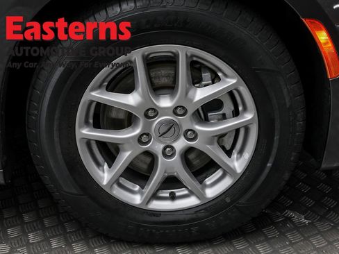 Used 2023 Chrysler Pacifica Touring-L image 33