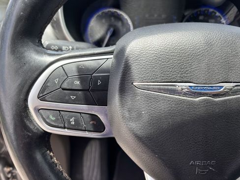 Used 2020 Chrysler Pacifica Touring-L FWD image 27