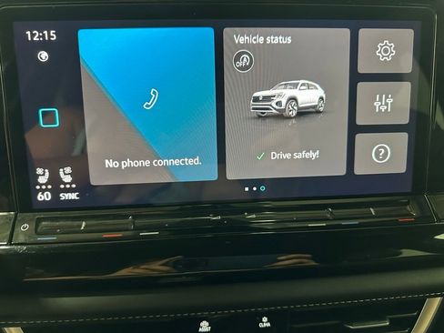 Used 2025 Volkswagen Atlas Cross Sport SE image 29