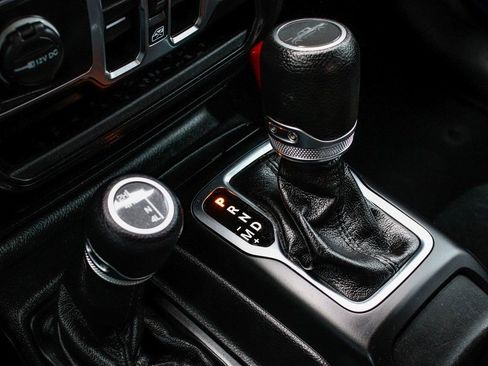 Used 2022 Jeep Gladiator Willys image 24