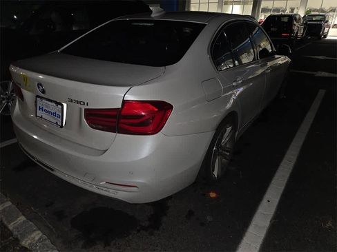 Used 2017 BMW 330i xDrive Sedan image 4