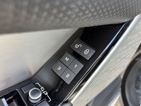 Used 2019 Land Rover Range Rover Velar R-Dynamic SE AWD/4WD image 22
