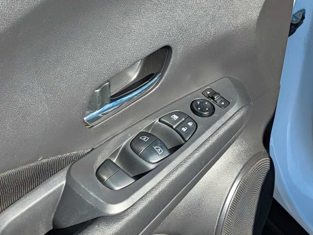 Used 2023 Nissan Kicks SV FWD image 14