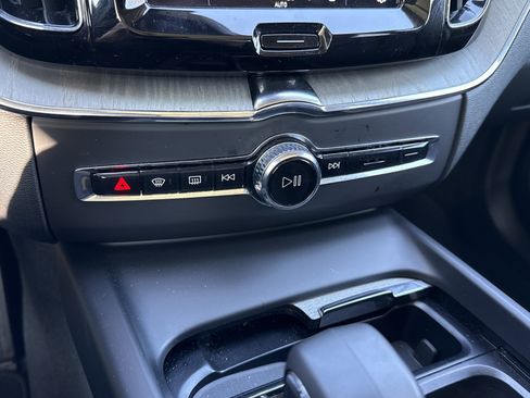 Used 2025 Volvo XC60 B5 Plus image 29