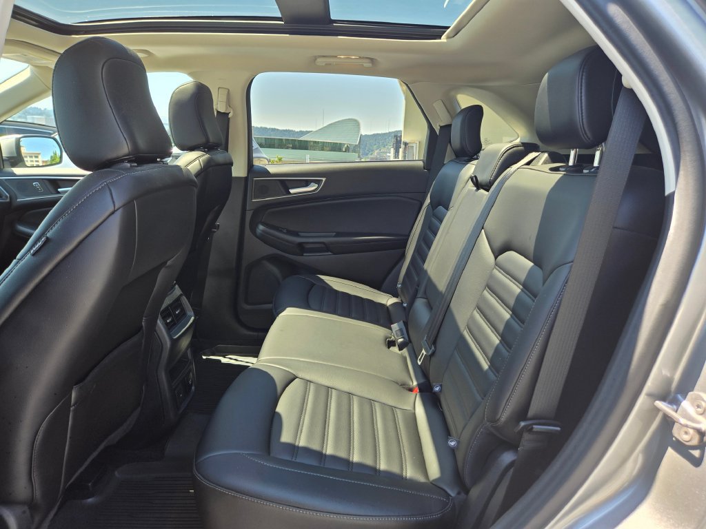Used 2020 Ford Edge SEL w/ Convenience Package AWD/4WD image 16