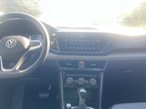 Certified 2024 Volkswagen Taos SE w/ Panoramic Sunroof Package image 28