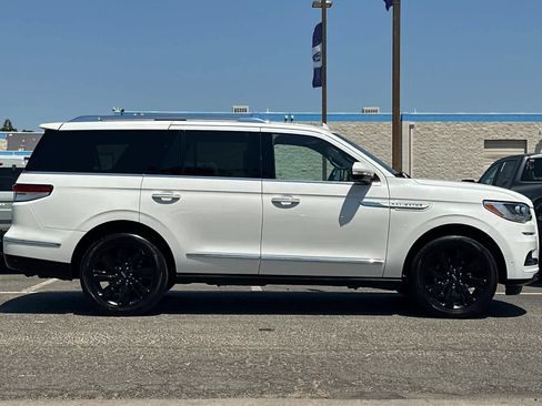 Certified 2024 Lincoln Navigator Reserve AWD/4WD image 9