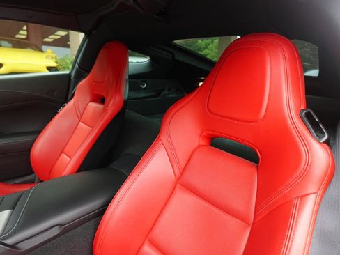 Used 2019 Chevrolet Corvette Stingray Coupe w/ 1LT RWD image 11