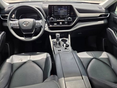 Used 2021 Toyota Highlander XLE FWD image 10