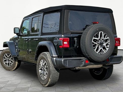 Used 2024 Jeep Wrangler Sahara AWD/4WD image 4