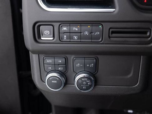 Used 2022 GMC Yukon XL SLT w/ SLT Luxury Package image 41