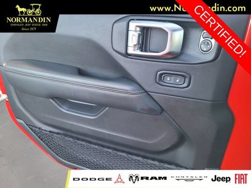Used 2025 Jeep Wrangler Unlimited Sahara w/ Safety Group AWD/4WD image 13