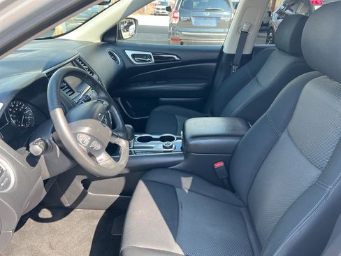Used 2018 Nissan Pathfinder SV w/ Cargo Package image 4