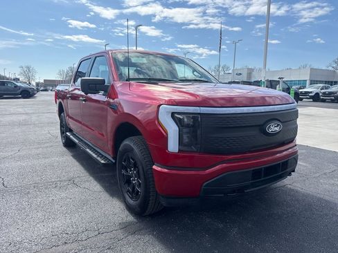 Used 2025 Ford F150 Lightning XLT image 4