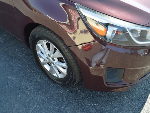Used 2017 Kia Sedona LX FWD image 12