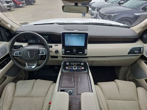 Used 2019 Lincoln Navigator Reserve AWD/4WD image 13
