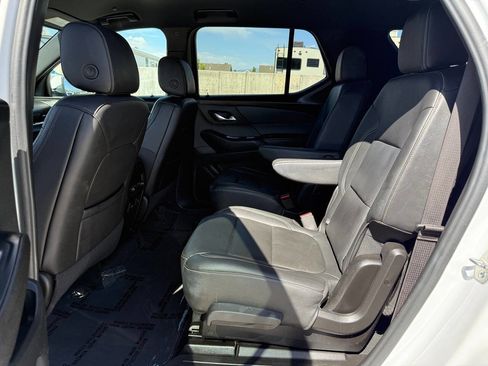 Used 2023 Chevrolet Traverse LT w/ LT Premium Package AWD/4WD image 17