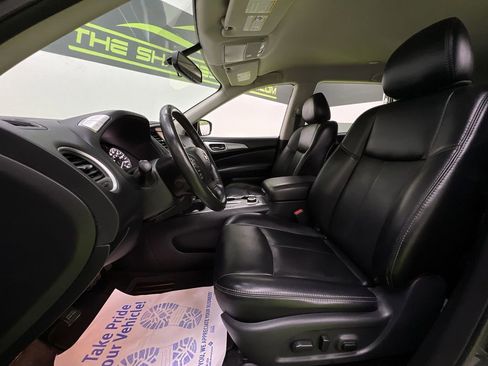 Used 2019 Nissan Pathfinder SL AWD/4WD image 17