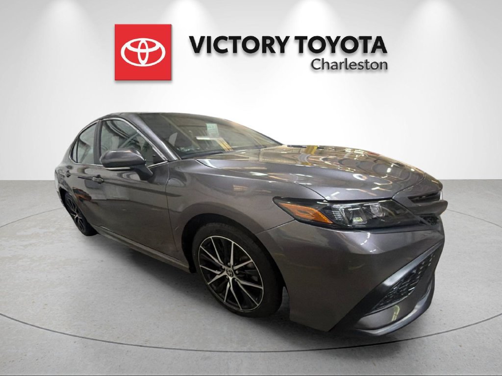 Used 2024 Toyota Camry SE w/ Cold Weather Package FWD image 5