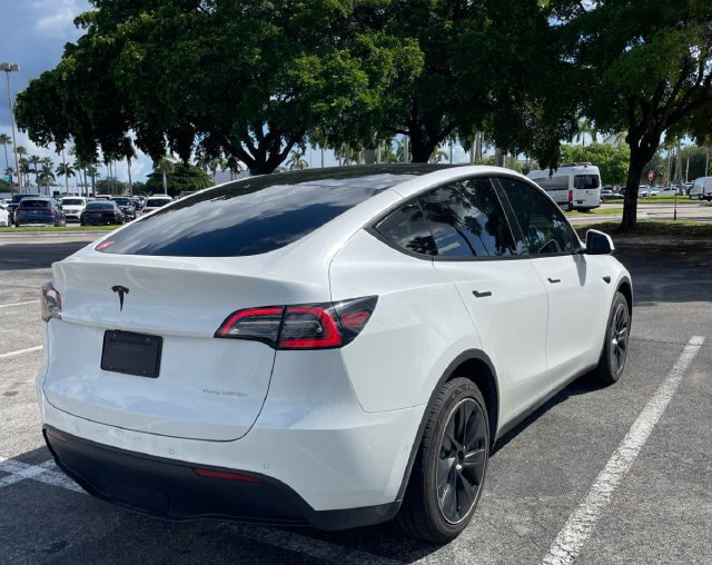 Used 2021 Tesla Model Y Long Range AWD/4WD image 5