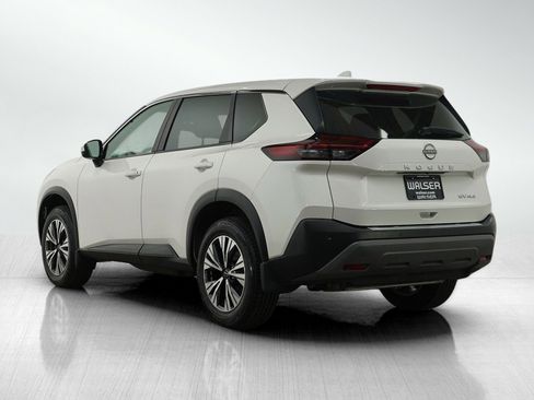 Used 2023 Nissan Rogue SV image 3