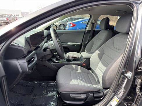 Used 2025 Kia K4 EX image 11
