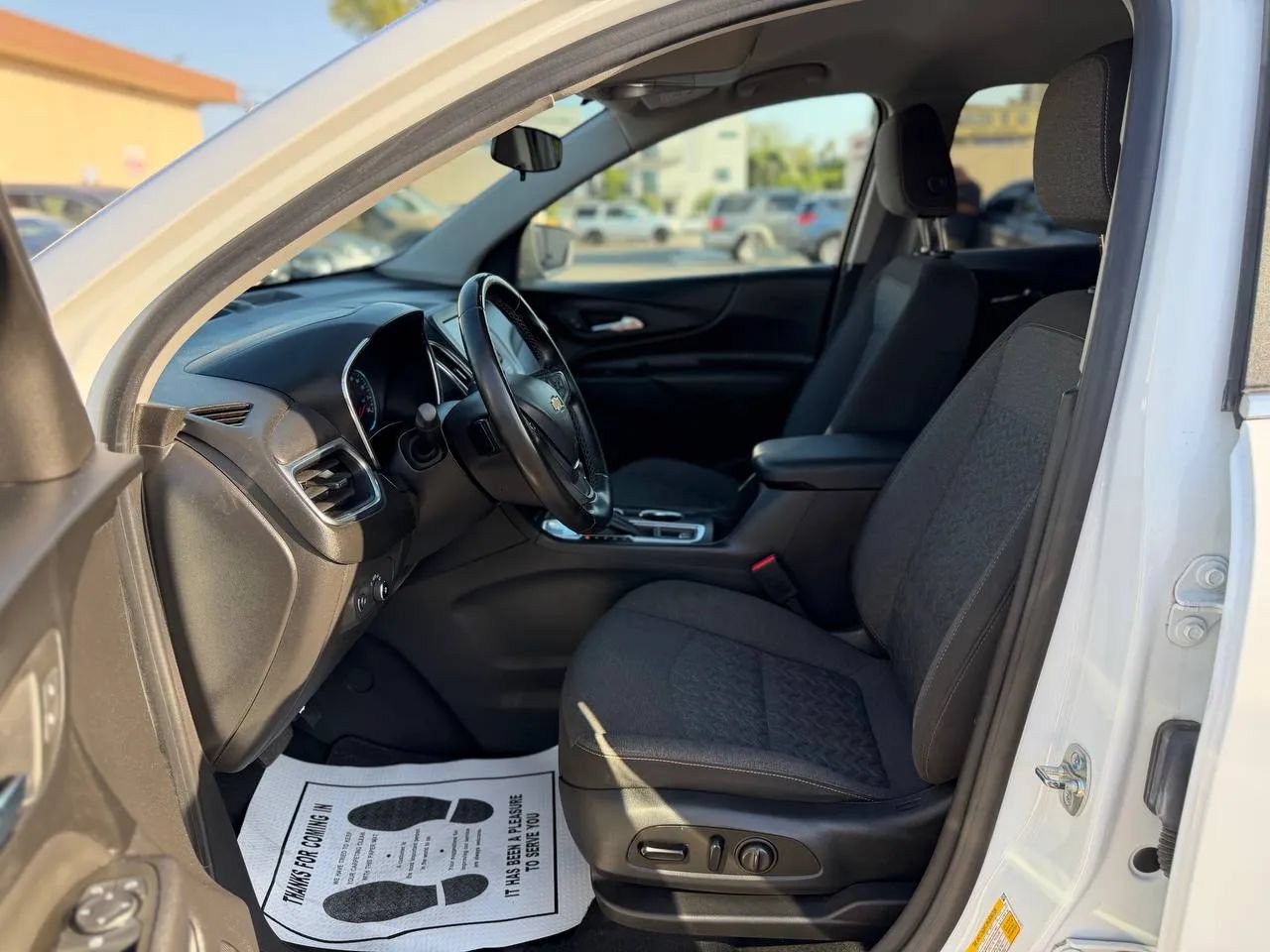 Used 2023 Chevrolet Equinox LT FWD image 25