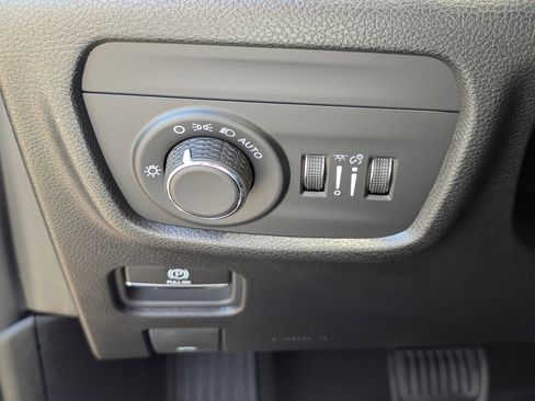 Used 2024 Jeep Grand Cherokee L Laredo image 22