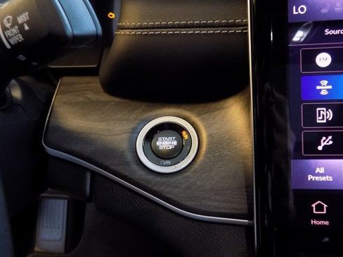 New 2025 Jeep Grand Cherokee Limited w/ Luxury Tech Group II image 34