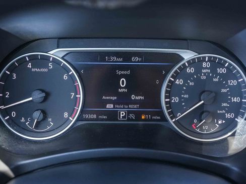 Used 2025 Nissan Sentra SV FWD image 27