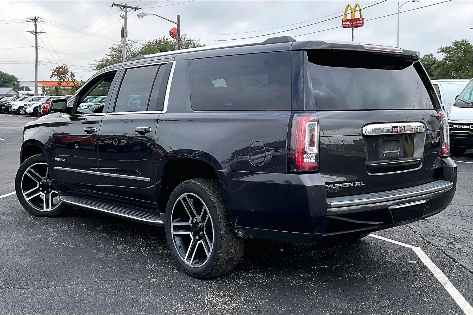 Used 2017 GMC Yukon XL Denali AWD/4WD image 6