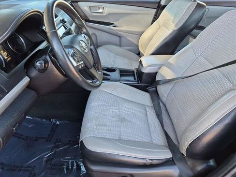 Used 2015 Toyota Camry SE w/ Moonroof Package FWD image 19