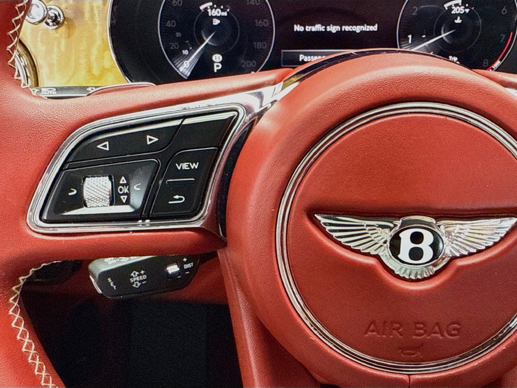 Certified 2022 Bentley Bentayga AWD/4WD image 11